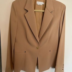 Garfield & Marks, size 10, light brown/beige.